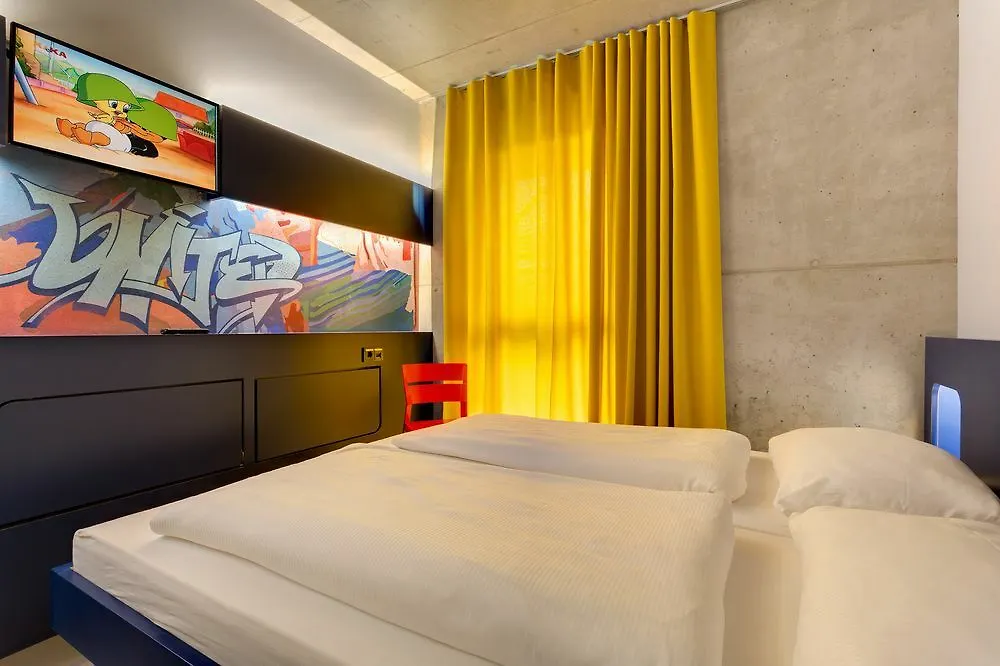 ***  Meininger Hotel Berlin East Side Gallery Almanya